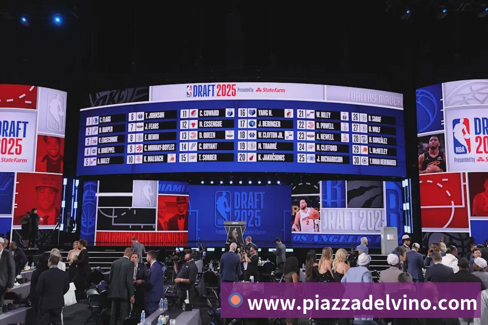 湖人后场双核恢复情况:东契奇首轮不复出 里夫斯有望G5回归 - NBA下注官网 - nba中国官方网站